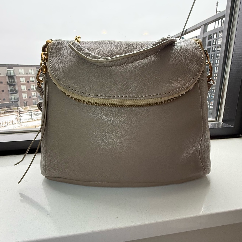 HOBO Fern Foldover Messenger bag in Pebbled Leather Taupe - Picture 3 of 13